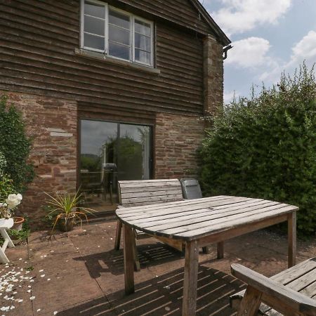 Wheelbarrow Cottage Stoke Prior  Exterior photo